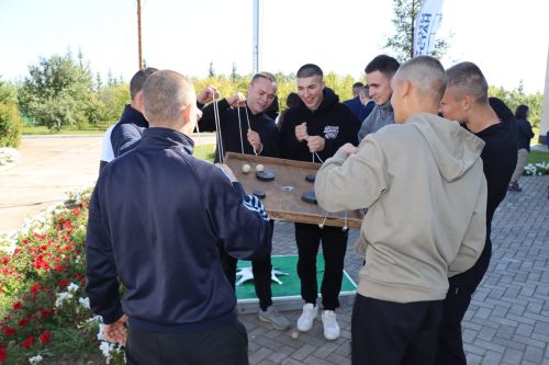Сабага яшьләр автобусы килде