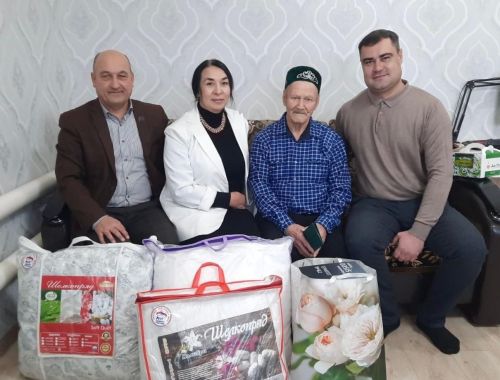 Юлбат авылында яшәүче Нуретдин Газетдиновны 90 яшьлек юбилее белән котладылар