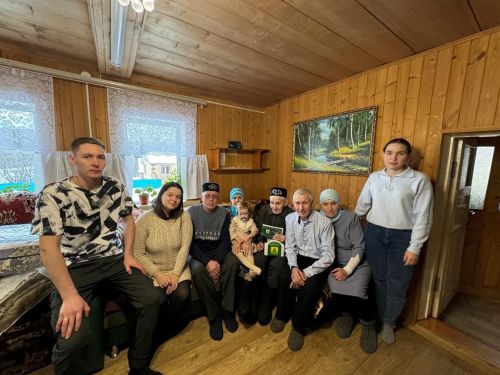 Түбән Шытсу авылында яшәүче Шамил Әхмәтҗановны 90 яшьлек юбилее белән тәбрикләделәр