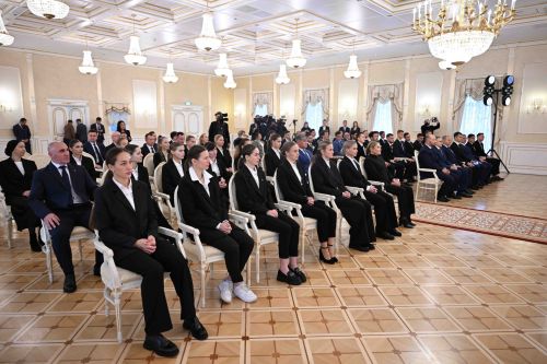 Казанда «Динамо – Ак Барс» чирәмдәге хоккей командаларын хөрмәтләделәр. Хатын-кызлар командасы составында якташыбыз Альбина Хәйдәрова да бар