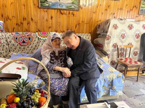 Йөз яшен түгәрәкләгән Рәхимә апа Шакирҗанова: «Аллаһы Тәгалә шуның кадәр гомер биргән икән – риза булып шөкер кылам»
