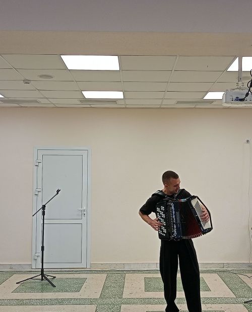 Лесхоз картлар һәм өлкәннәр йортында  популяр җырчы Гөлназ Асаева чыгыш ясады