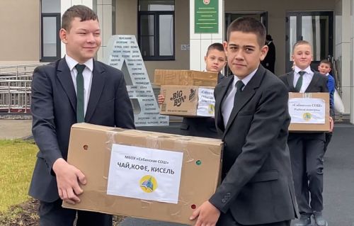 Саба урта гомуми белем бирү мәктәбе коллективы махсус хәрби операциядәге егетләребезгә гуманитар ярдәм җыеп тапшырды