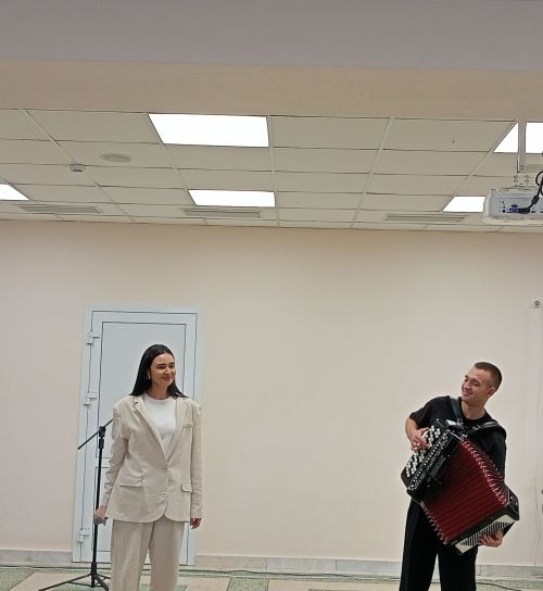 Лесхоз картлар һәм өлкәннәр йортында  популяр җырчы Гөлназ Асаева чыгыш ясады