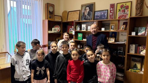 Редакциябезгә кунакка Саба,  Сатыш һәм Юлбат урта мәктәбе укучылары килде