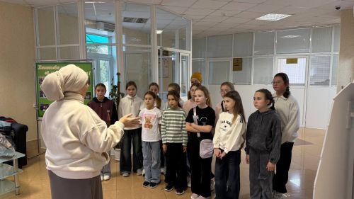 Редакциябезгә кунакка Саба,  Сатыш һәм Юлбат урта мәктәбе укучылары килде