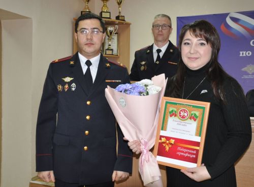 Полициядә район башлыгы бүлек хезмәткәрләрен  һөнәри бәйрәмнәре белән котлады