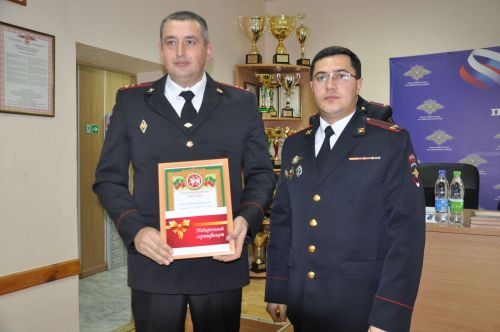 Полициядә район башлыгы бүлек хезмәткәрләрен  һөнәри бәйрәмнәре белән котлады
