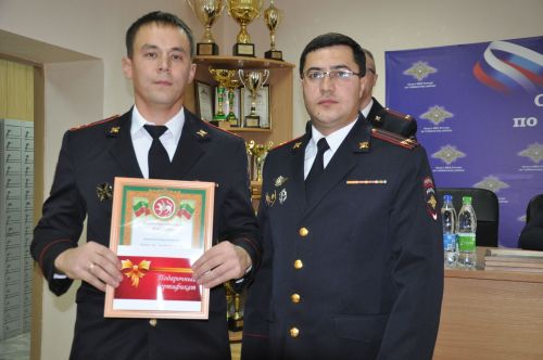 Полициядә район башлыгы бүлек хезмәткәрләрен  һөнәри бәйрәмнәре белән котлады