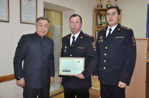 Полициядә район башлыгы бүлек хезмәткәрләрен  һөнәри бәйрәмнәре белән котлады