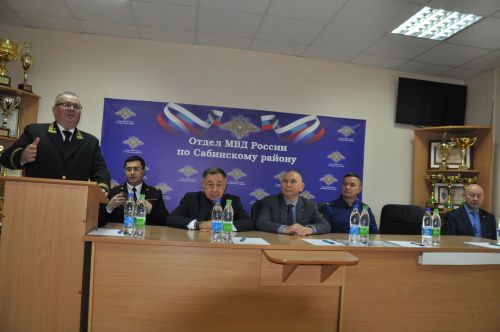 Полициядә район башлыгы бүлек хезмәткәрләрен  һөнәри бәйрәмнәре белән котлады