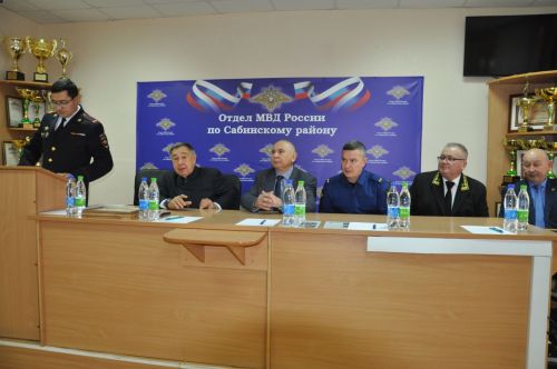 Полициядә район башлыгы бүлек хезмәткәрләрен  һөнәри бәйрәмнәре белән котлады