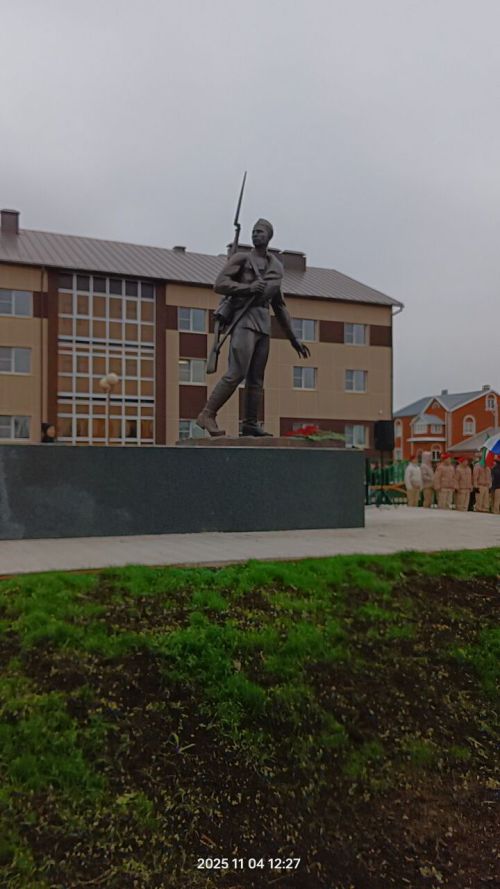 Бүген Сабада Бөек Ватан сугышында һәлак булганнар һәм хәбәрсез югалганнар истәлегенә һәйкәл ачылды