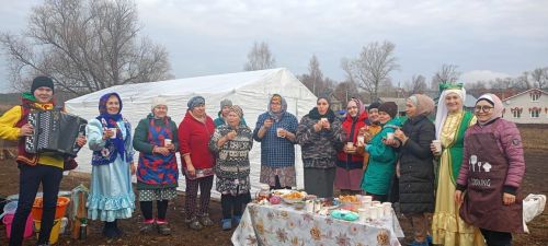 Иске Мичән авылында  Лилия һәм Альберт Хәйруллиннар хуҗалыгында  «Каз өмәсе - авыл бизәге» дип исемләнгән йола үтте