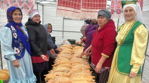 Иске Мичән авылында  Лилия һәм Альберт Хәйруллиннар хуҗалыгында  «Каз өмәсе - авыл бизәге» дип исемләнгән йола үтте