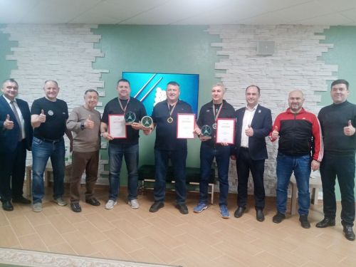 Сабада муниципаль хезмәткәрләр бильярд  уйнады