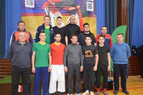 Егетләр бил  алышты, мускуллар  уйнап торды,  кем җиңде, кем  калышты