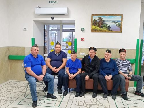 Сабаның хәрби-диңгез флоты ветераннары Лесхоз өлкәннәр һәм инвалидлар өчен интернат-йортында яшәүчеләр янында булдылар