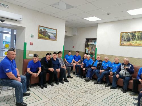 Сабаның хәрби-диңгез флоты ветераннары Лесхоз өлкәннәр һәм инвалидлар өчен интернат-йортында яшәүчеләр янында булдылар
