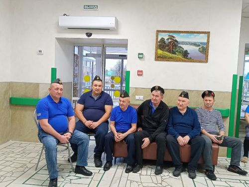 Сабаның хәрби-диңгез флоты ветераннары Лесхоз өлкәннәр һәм инвалидлар өчен интернат-йортында яшәүчеләр янында булдылар