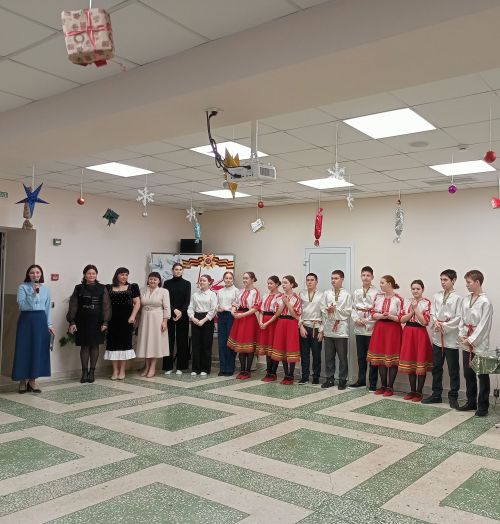 Лесхоз өлкәннәр һәм инвалидлар интернат-йортында мәктәп коллективы концерт куйды