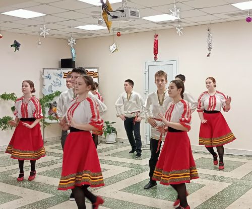 Лесхоз өлкәннәр һәм инвалидлар интернат-йортында мәктәп коллективы концерт куйды