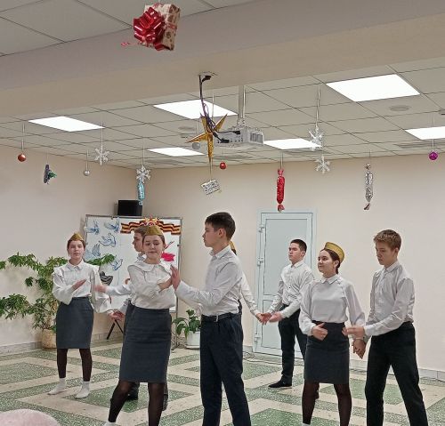 Лесхоз өлкәннәр һәм инвалидлар интернат-йортында мәктәп коллективы концерт куйды