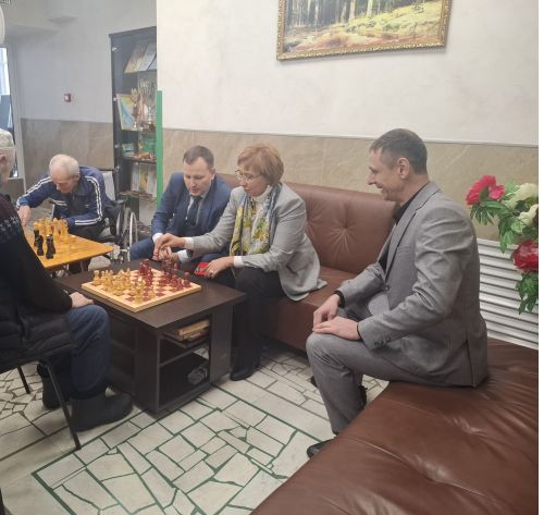 Тататарстан хезмәт, халыкны эш белән тәэмин итү һәм социаль яклау министры Эльмира Зарипова Лесхоз интернат-йортында тәрбияләнүчеләрнең яшәү шартларын карады