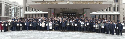 Республика рәисе Татарстан муниципалитетларына 100 автомобиль ачкычы тапшырды