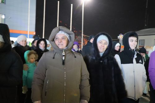 Сабада төп чыршы утларын кабызды