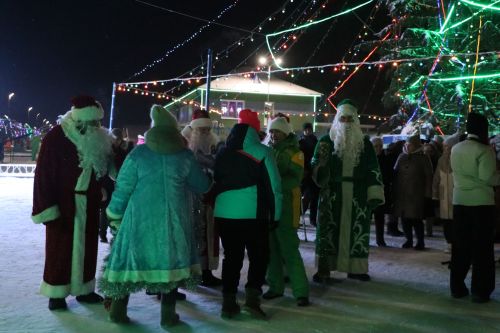 Сабада төп чыршы утларын кабызды