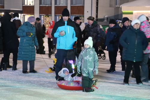 Сабада төп чыршы утларын кабызды