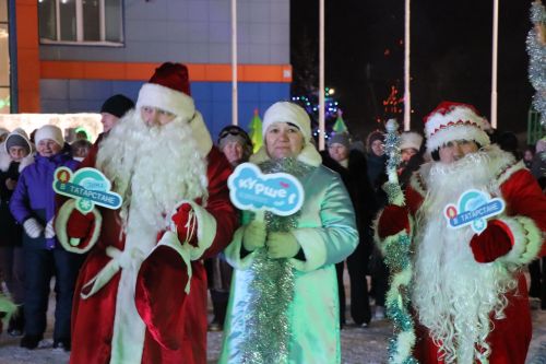 Сабада төп чыршы утларын кабызды