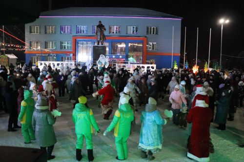 Сабада төп чыршы утларын кабызды