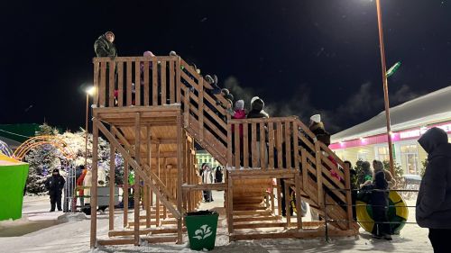 Сабада төп чыршы утларын кабызды