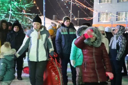 Сабада төп чыршы утларын кабызды