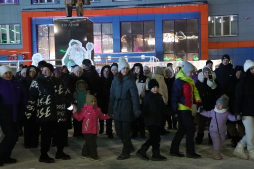 Сабада төп чыршы утларын кабызды