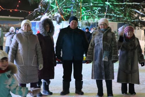 Сабада төп чыршы утларын кабызды