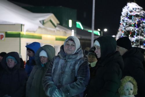 Сабада төп чыршы утларын кабызды
