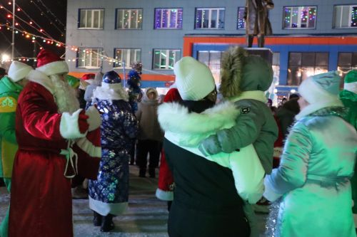 Сабада төп чыршы утларын кабызды