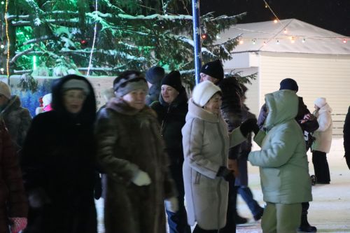 Сабада төп чыршы утларын кабызды