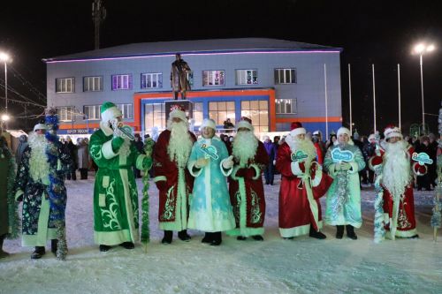 Сабада төп чыршы утларын кабызды