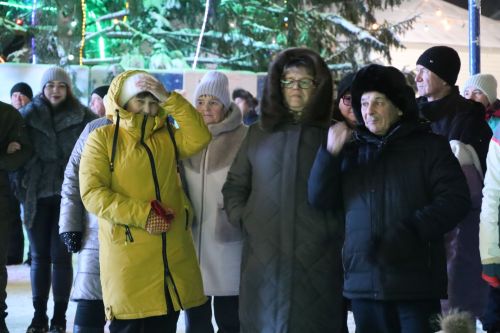 Сабада төп чыршы утларын кабызды