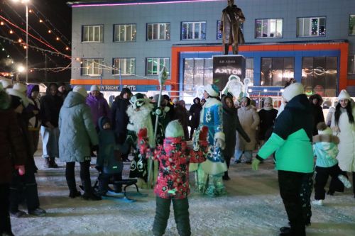 Сабада төп чыршы утларын кабызды