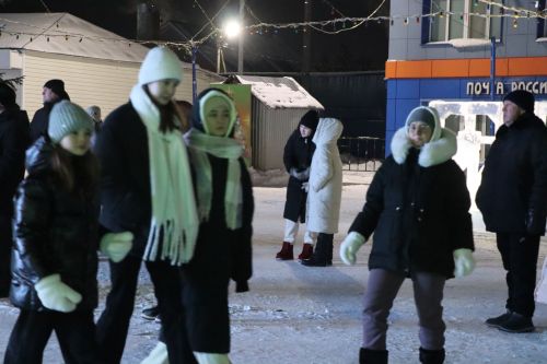 Сабада төп чыршы утларын кабызды