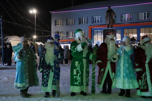Сабада төп чыршы утларын кабызды