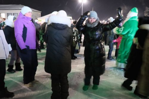 Сабада төп чыршы утларын кабызды