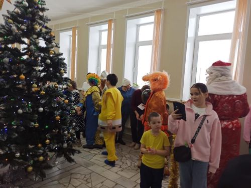 Шәмәрдән мәдәният йортында сәламәтлек мөмкинлекләре чикләнгән балалар өчен «Теләкләр чыршысы» дип исемләнгән Яңа ел бәйрәме узды