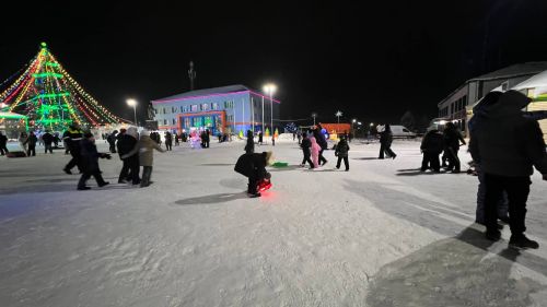 Сабада төп чыршы утларын кабызды