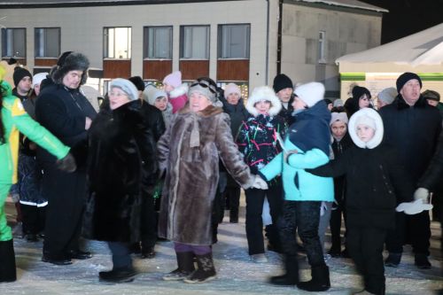 Сабада төп чыршы утларын кабызды